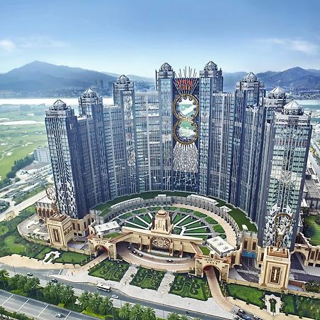 Studio City Hotel Macau Ngoại thất bức ảnh The Legend Resort