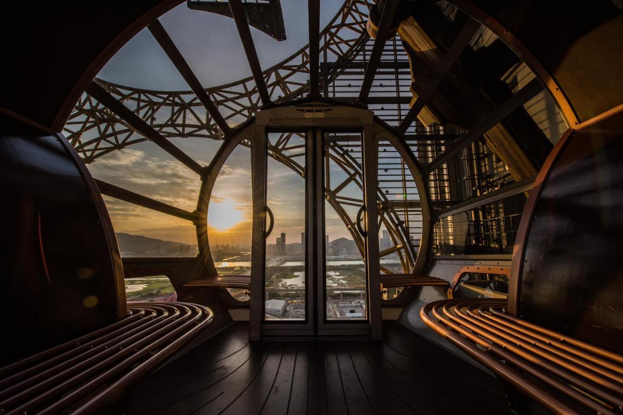 Studio City Hotel Macau Ngoại thất bức ảnh The interior of the observation deck