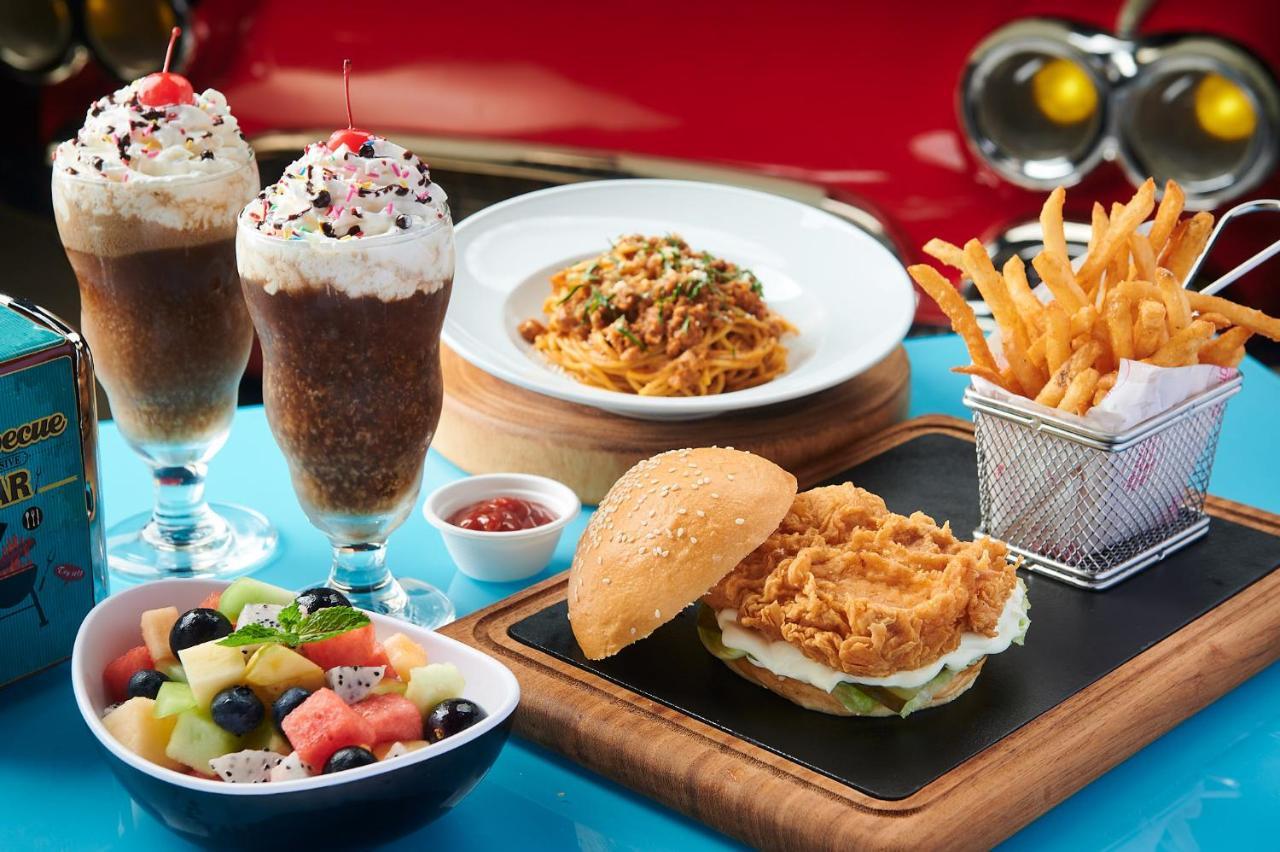 Studio City Hotel Macau Ngoại thất bức ảnh A selection of dishes from the restaurant