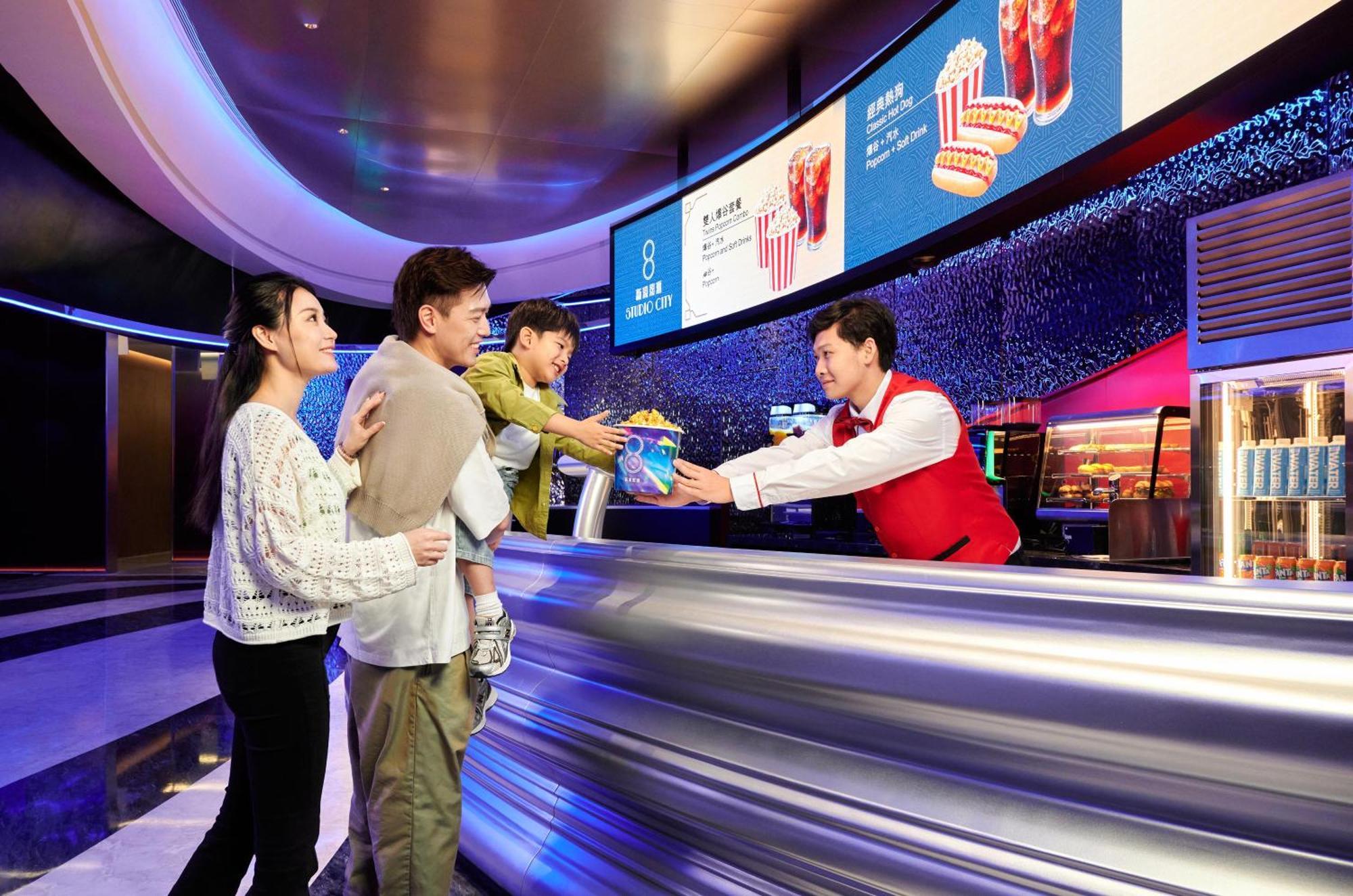 Studio City Hotel Macau Ngoại thất bức ảnh A digital menu board at a movie theater